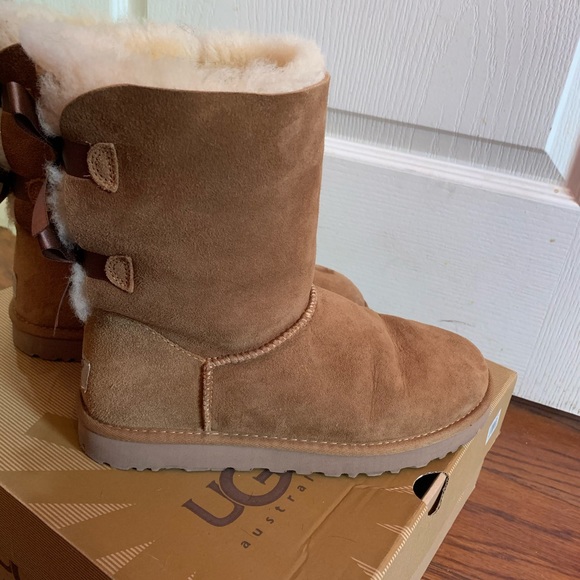 Tan Bailey  Bow Uggs - Picture 3 of 4